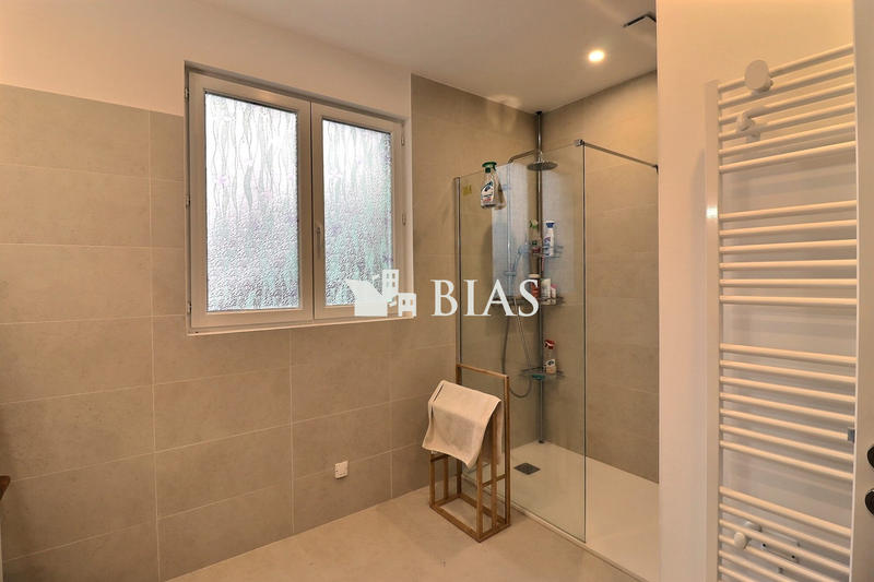 Maison - 363 m² - 10 pièces