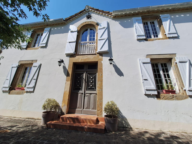 Propriété - 191 m² - 6 pièces