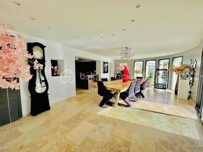 Propriété - 301 m² - 10 pièces