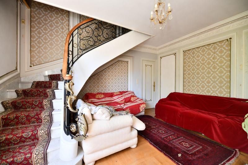 Maison - 484 m² - 9 pièces