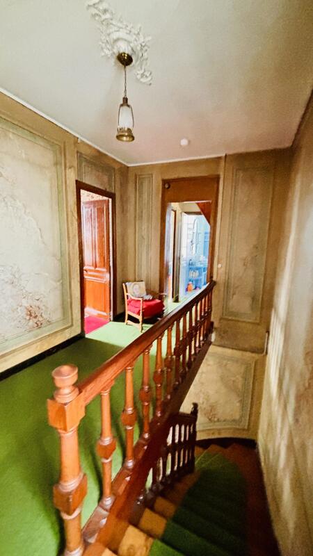 Maison ancienne - 300 m² - 11 pièces