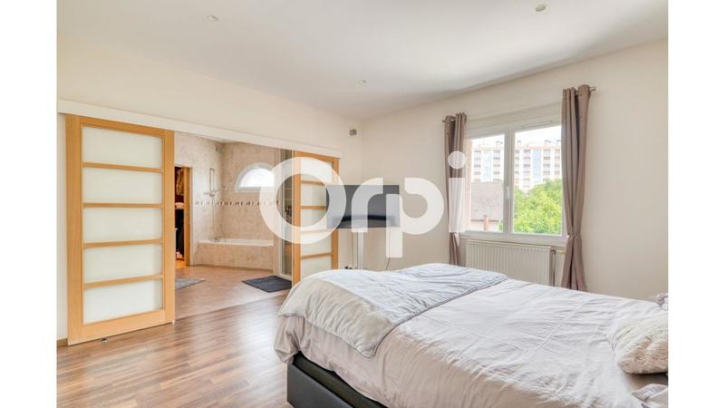 Villa - 220 m² - 7 pièces