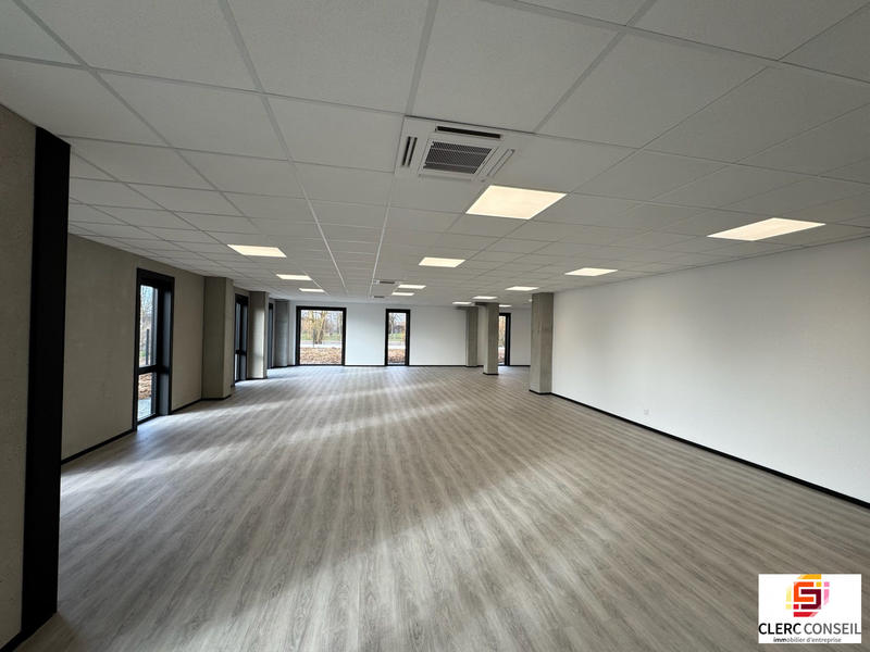 Bureau - 456 m²