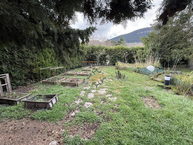 Maison - 230 m² - 8 pièces