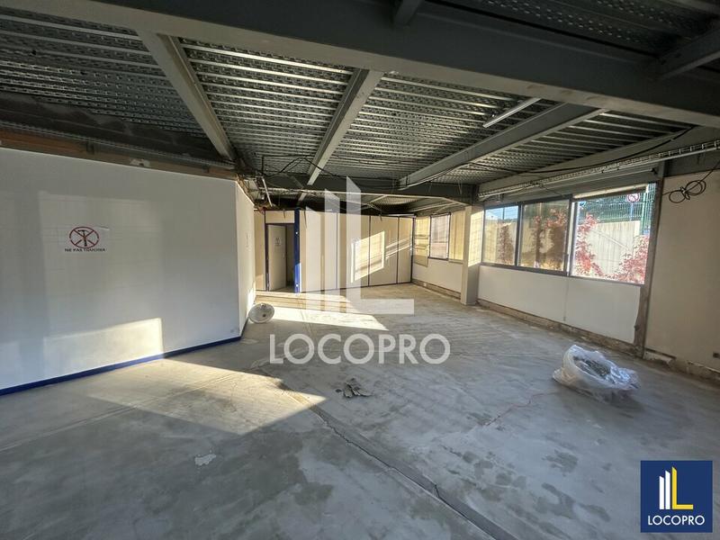 Local d'activité / Entrepôt - 817 m²