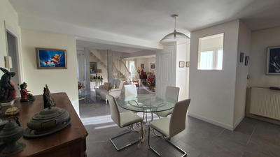 Maison - 247 m² - 8 pièces