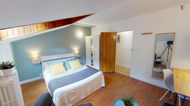 Chambre - 11 m² - 10 pièces