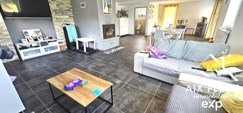 Maison - 210 m² - 7 pièces