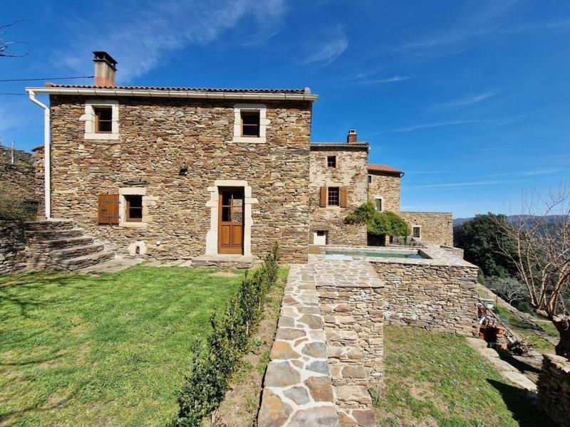 Demeure - 151 m² - 5 pièces