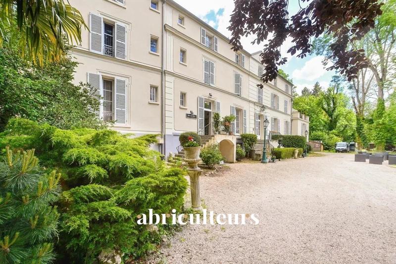 Maison ancienne - 1 000 m² - 16 pièces