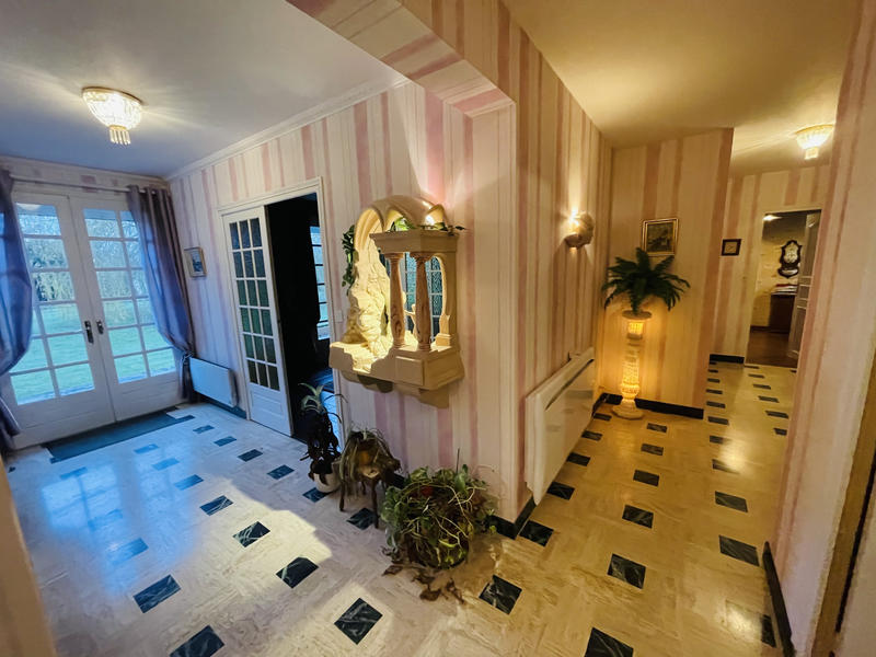 Maison - 208 m² - 8 pièces