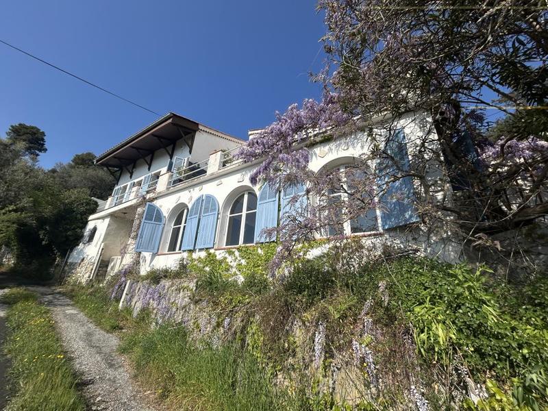 Maison - 201 m² - 5 pièces