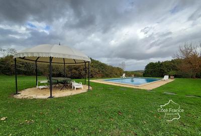 Propriété - 253 m² - 8 pièces