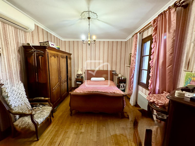 Maison - 180 m² - 7 pièces