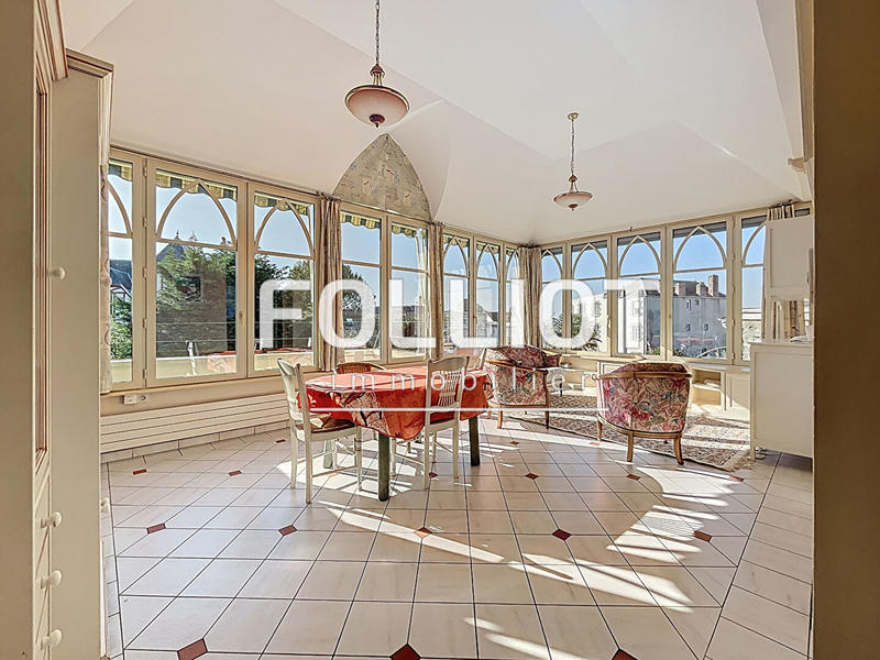 Maison - 187 m² - 8 pièces