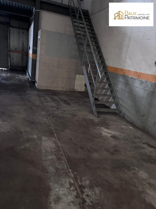 Entrepôt - 389 m²