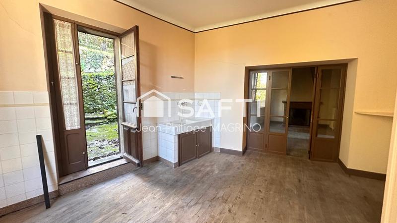 Maison - 216 m² - 7 pièces