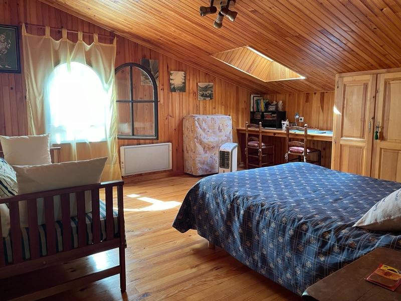 Maison - 244 m² - 8 pièces