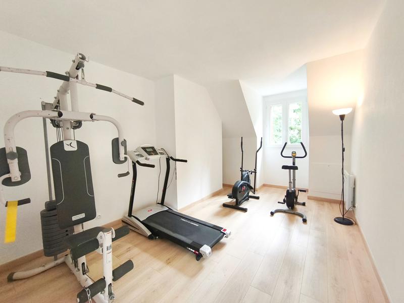 Maison traditionnelle - 170 m² - 9 pièces