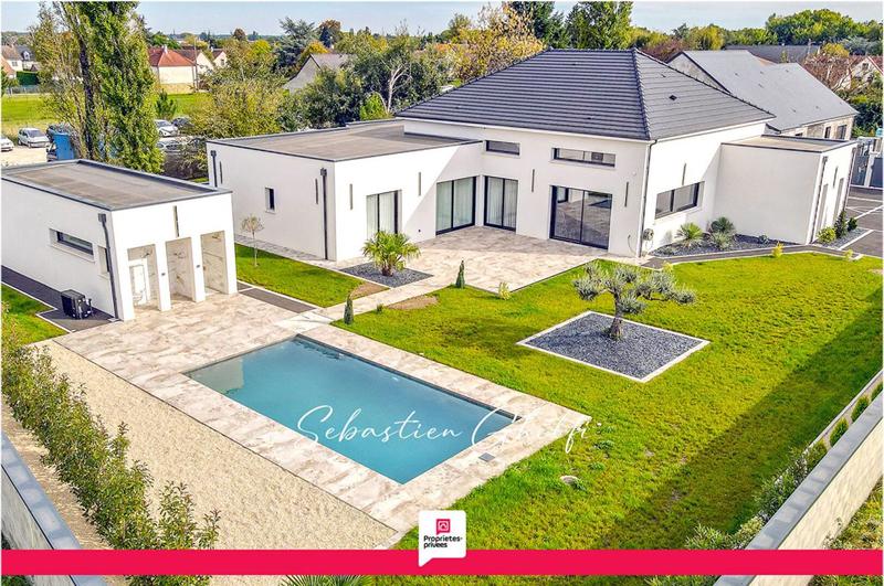 Maison - 220 m² - 9 pièces