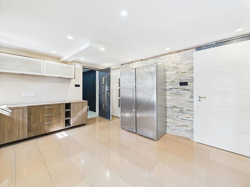 Maison - 255 m² - 6 pièces