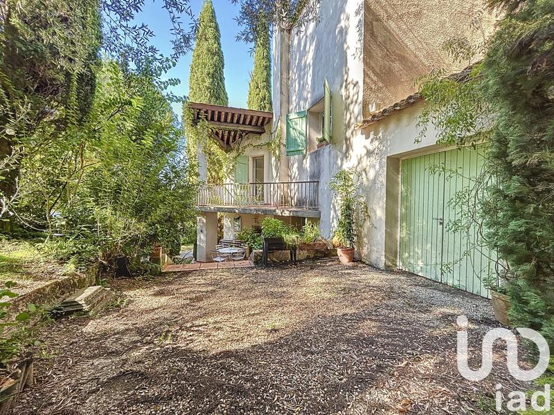 Maison - 233 m² - 7 pièces