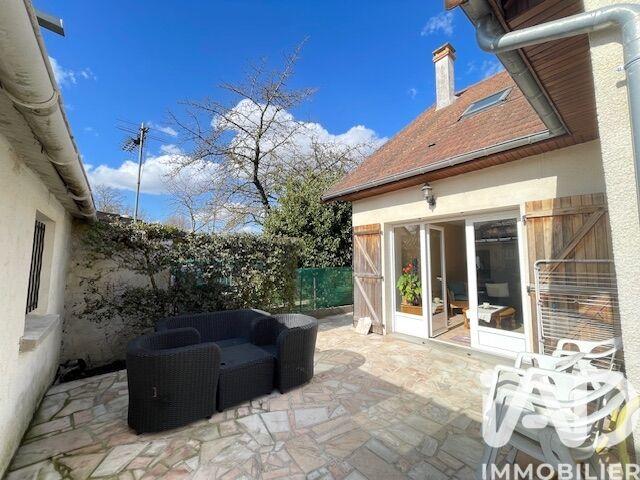 Maison - 140 m² - 5 pièces