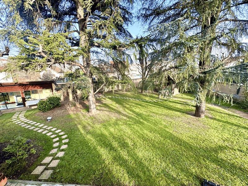 Maison - 434 m² - 7 pièces