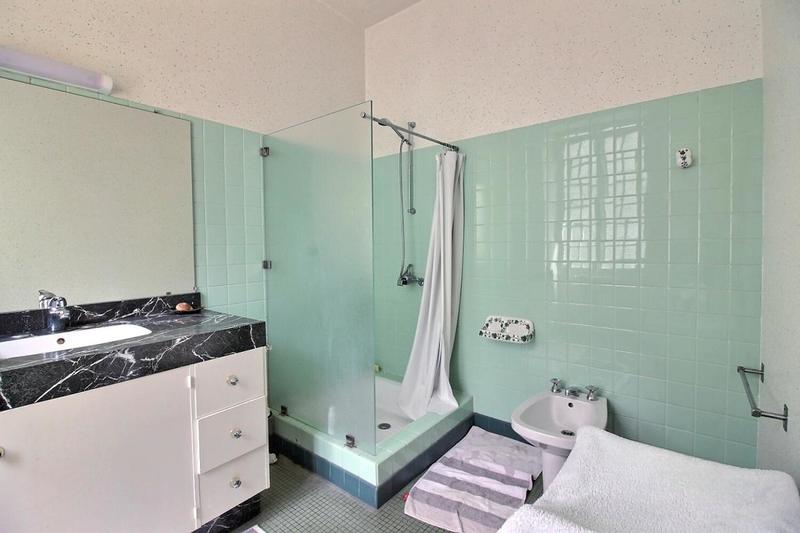 Maison - 230 m² - 7 pièces