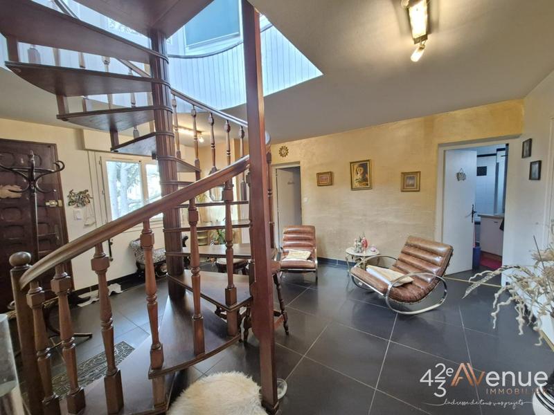 Appartement - 161 m² - 5 pièces