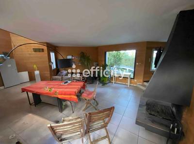 Maison - 235 m² - 7 pièces