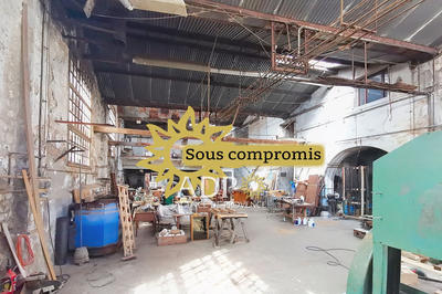 Local commercial - 921 m²