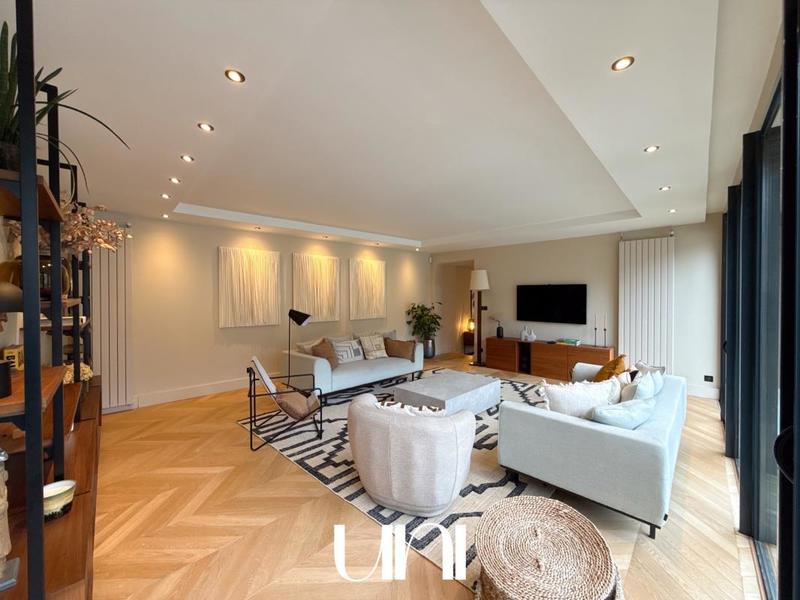 Maison - 230 m² - 6 pièces