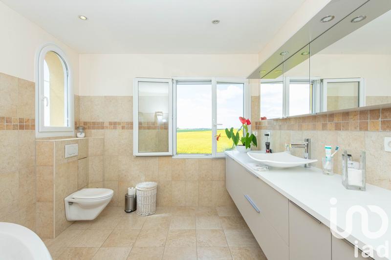 Maison - 180 m² - 5 pièces