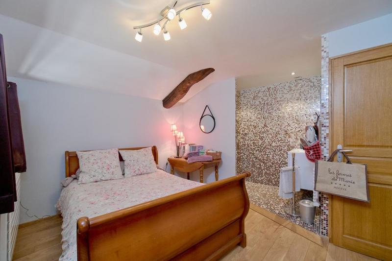 Maison - 220 m² - 7 pièces