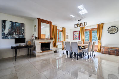 Maison - 237 m² - 9 pièces