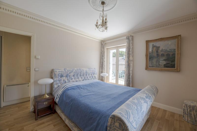 Maison - 224 m² - 7 pièces