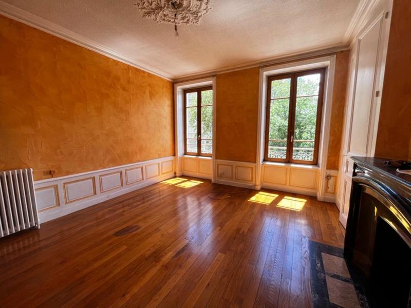 Appartement - 90 m² - 3 pièces