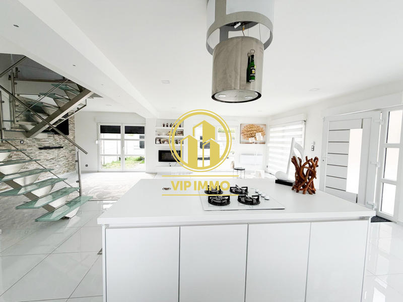 Maison - 220 m² - 10 pièces