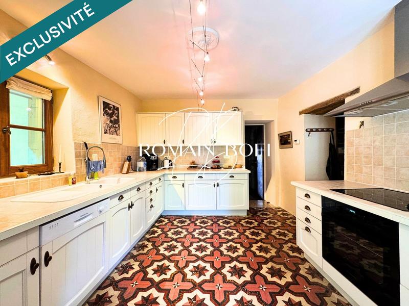 Maison - 204 m² - 6 pièces