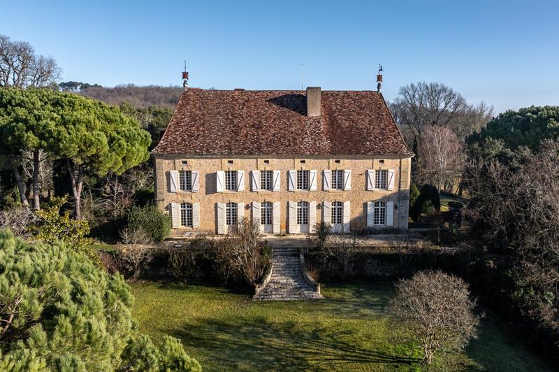 Château - 550 m² - 15 pièces