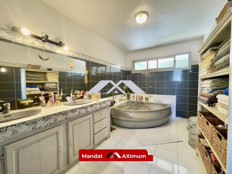 Villa - 180 m² - 5 pièces