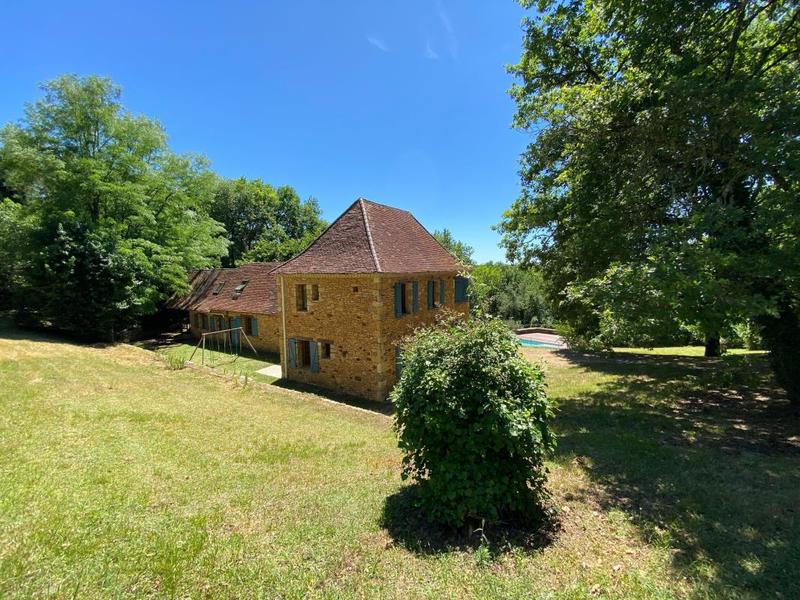 Propriété - 220 m² - 4 pièces