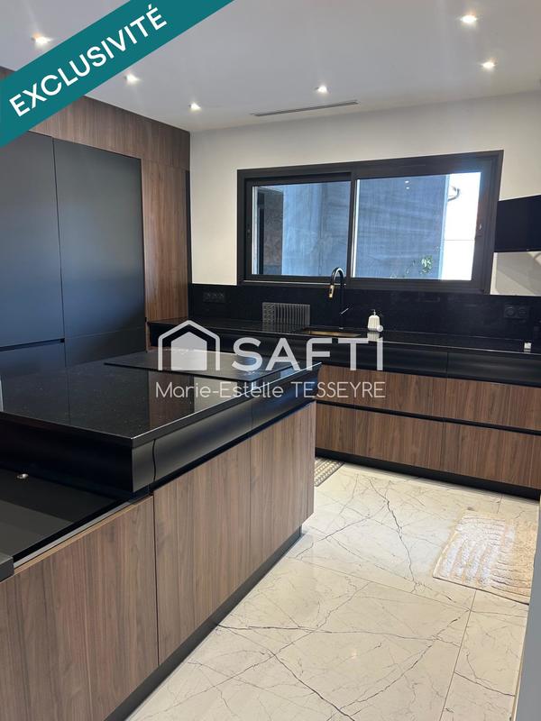 Maison - 230 m² - 6 pièces