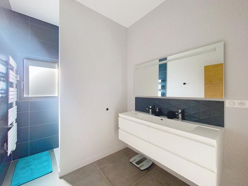 Villa - 205 m² - 6 pièces