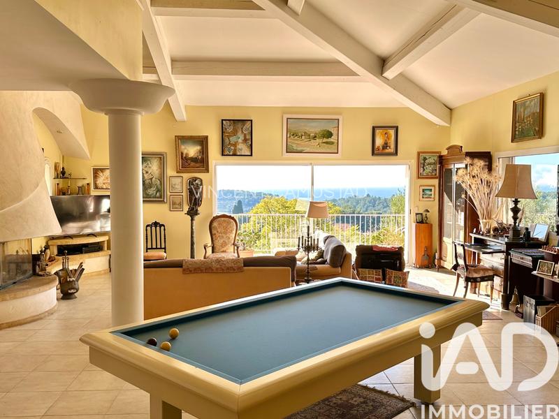 Maison - 240 m² - 6 pièces