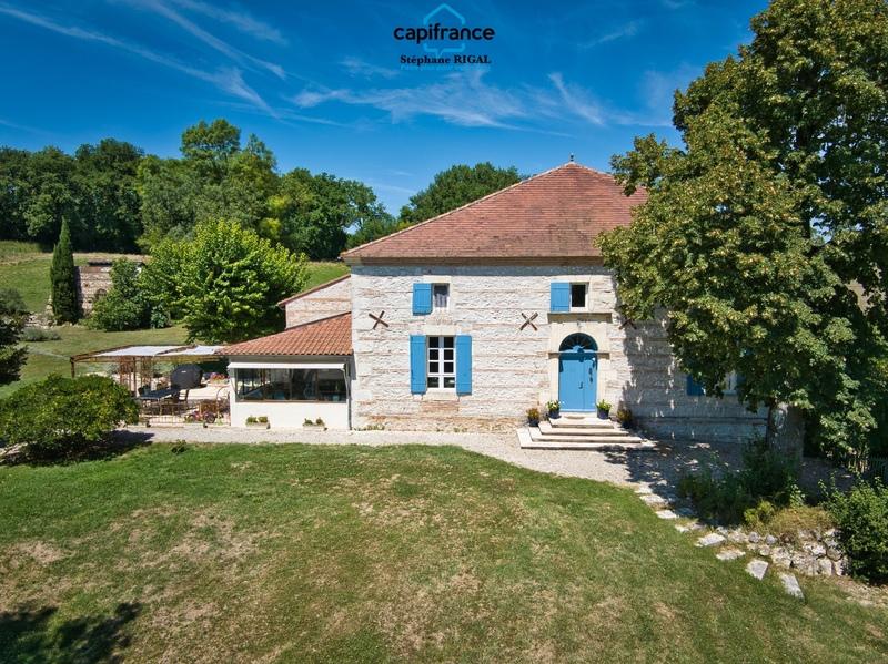 Maison de maîtres - 360 m² - 10 pièces