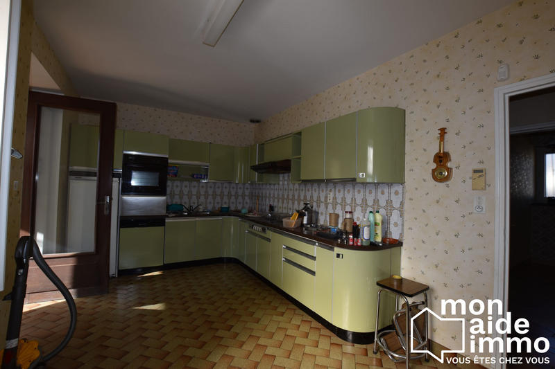 Maison traditionnelle - 240 m² - 9 pièces