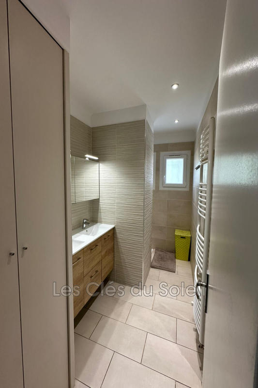 Villa - 180 m² - 9 pièces