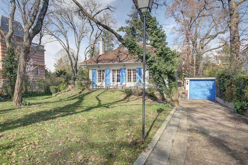 Maison - 250 m² - 8 pièces